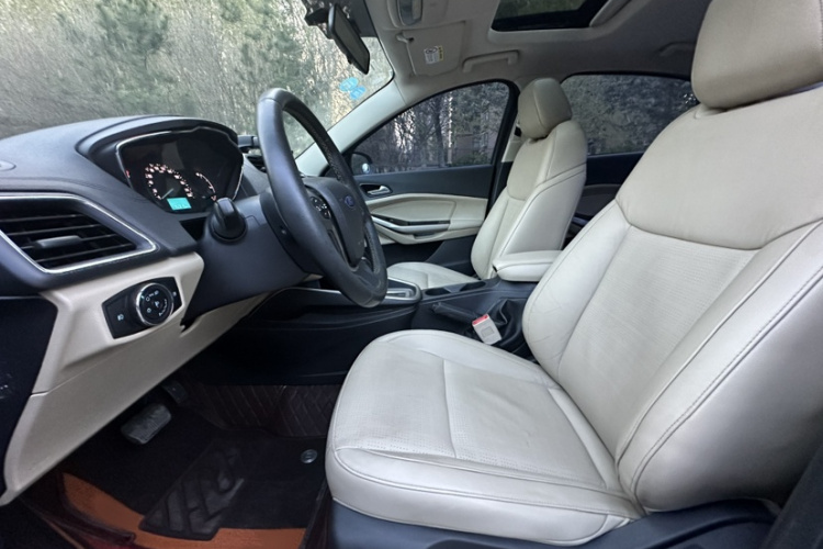 福特 福睿斯 2015款 1.5L 自动时尚型中控内饰7006