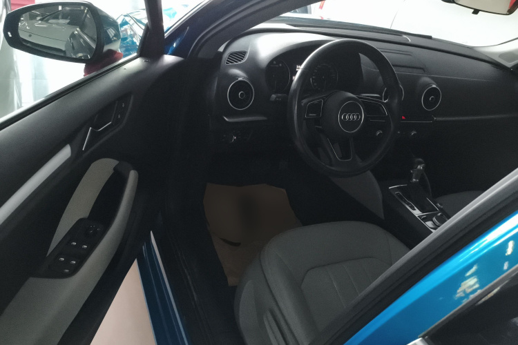 奥迪A3 2017款 Sportback 35 TFSI 进取型中控内饰20