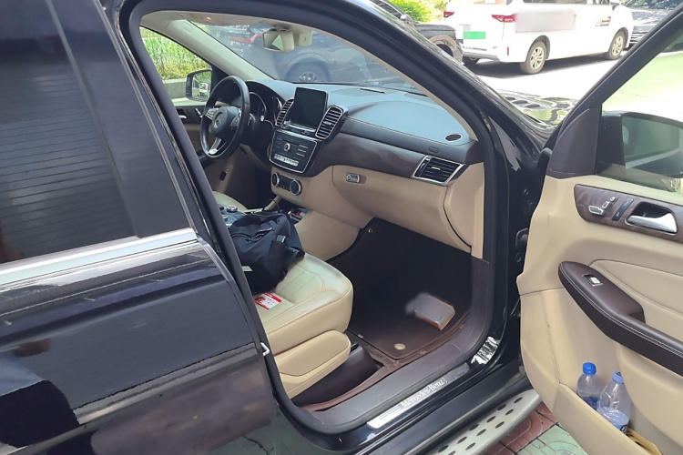 奔驰GLE 2017款 GLE 400 4MATIC局部细节9005