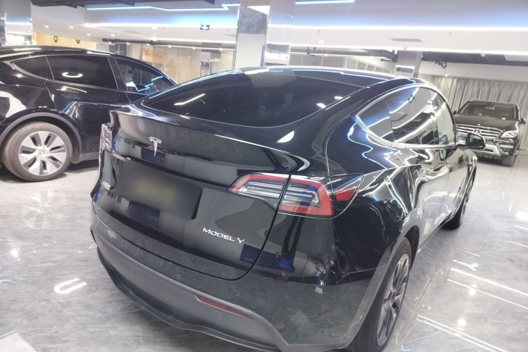 特斯拉 Model Y 2023款 后轮驱动版车身外观7