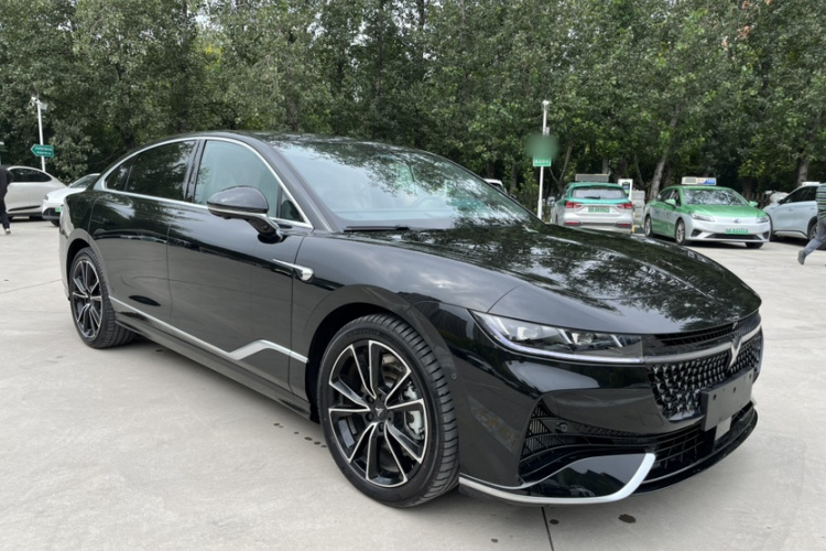 岚图汽车 岚图追光 2024款 PHEV 四驱超长续航旗舰版车身外观6008