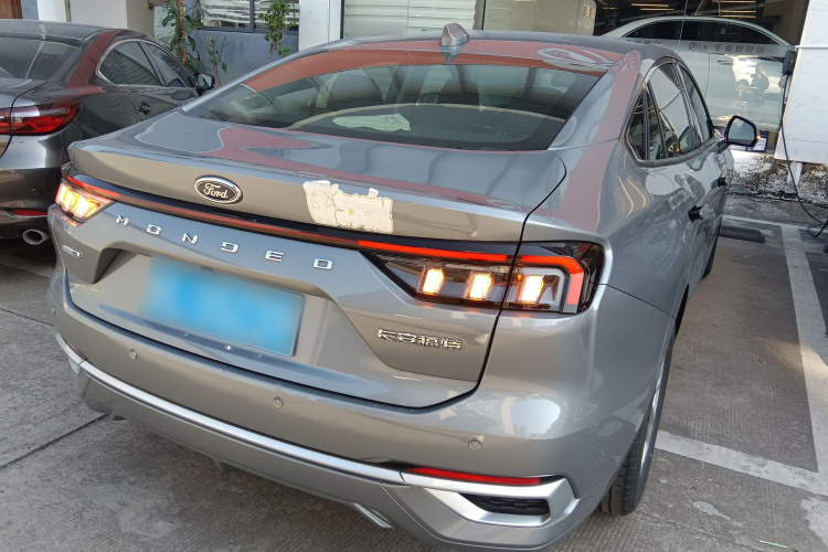 福特 蒙迪欧 2022款 改款 EcoBoost 245 时尚型车身外观7