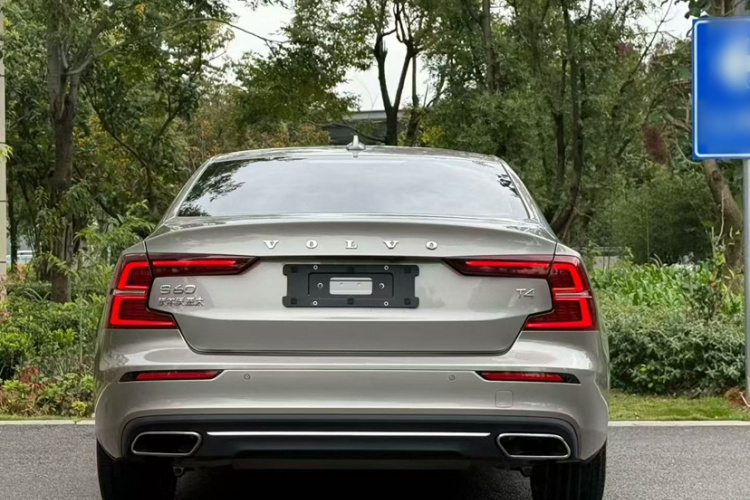 沃尔沃S60 2021款 T4 智远豪华版车身外观6005