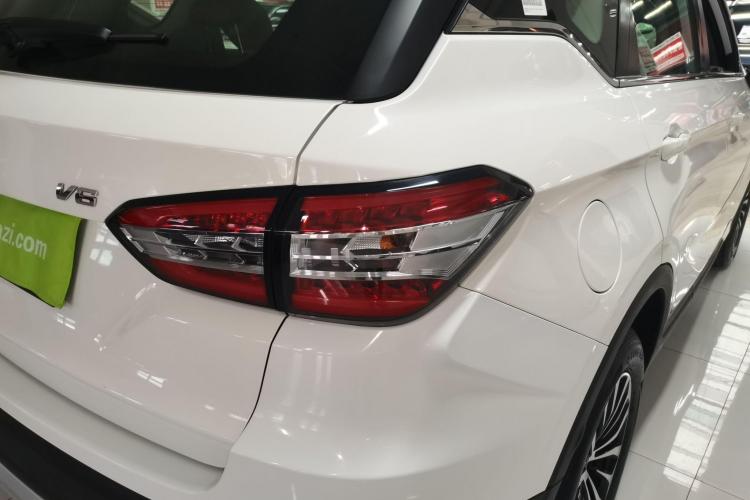 中华V6 2018款 1.5T 自动豪华型车身外观9