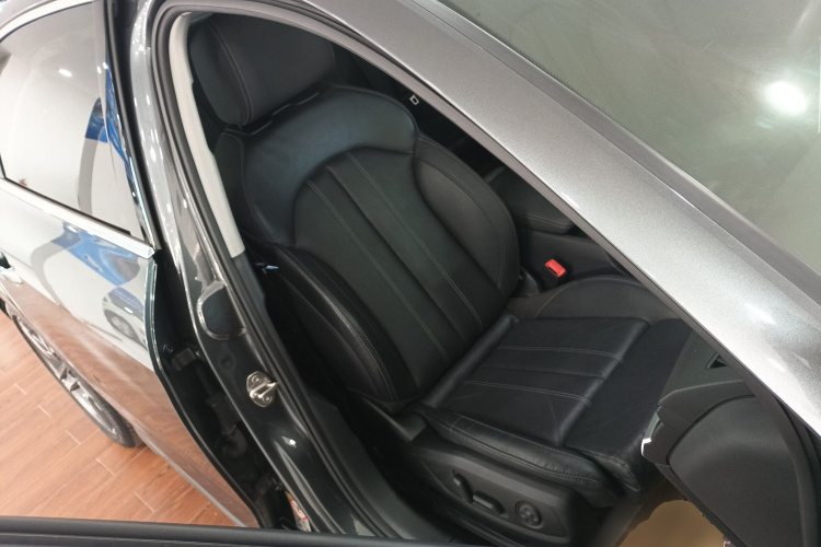 奥迪A4L 2020款 40 TFSI 豪华动感型局部细节41