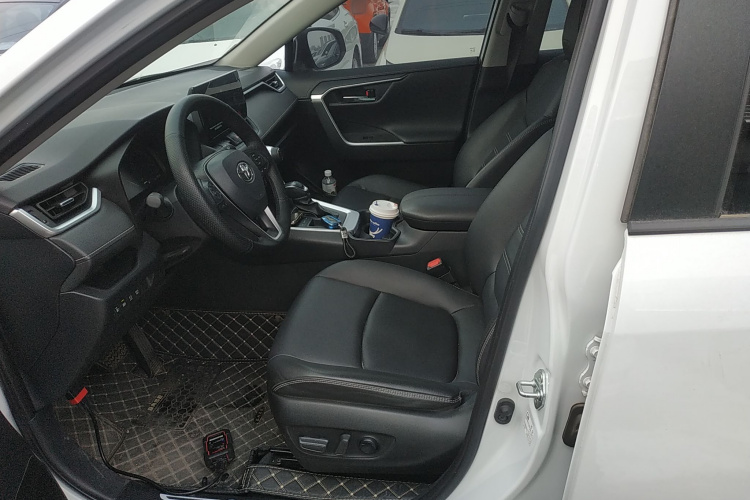 丰田 RAV4荣放 2023款 2.0L CVT两驱20周年铂金纪念版中控内饰19