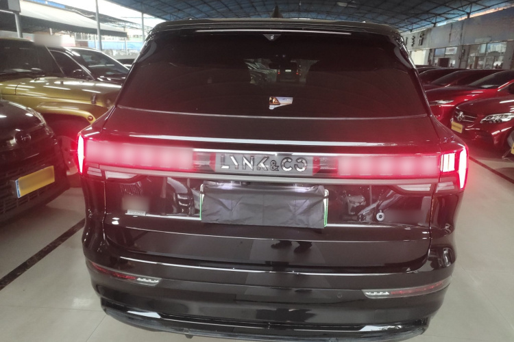 领克09 EM-P 2023款 2.0TD EM-P 远航版AM 六座车身外观6