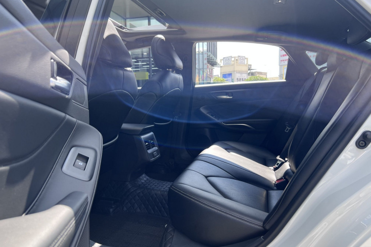 丰田 亚洲龙 2023款 2.0L 进取版中控内饰7006