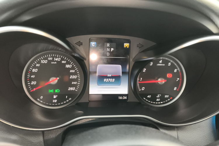 奔驰C级 2018款 C 200 运动版局部细节14