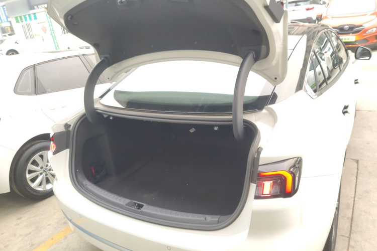 福特 蒙迪欧 2025款 2.0T EcoBoost 至尊型机舱底盘23