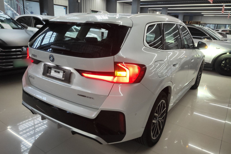 宝马iX1 2023款 eDrive25L M运动套装车身外观6005