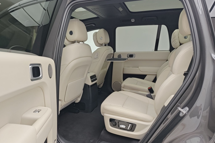 理想汽车 理想L9 2022款 Max中控内饰7007
