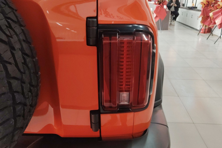 坦克300 2021款 越野版 2.0T 征服者车身外观6006