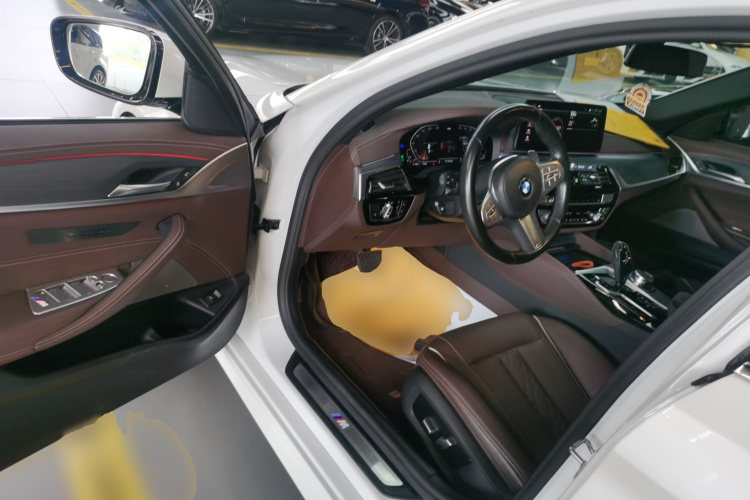 宝马5系 2023款 530Li 领先型 M运动套装中控内饰20