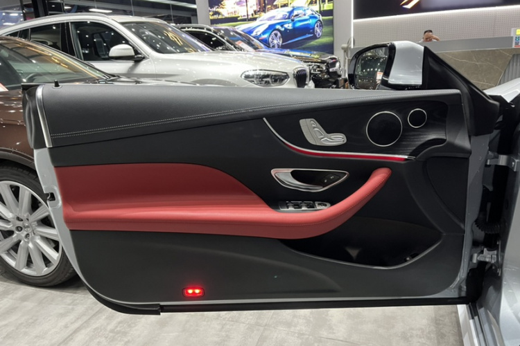 奔驰E级(进口) 2023款 E 260 轿跑车中控内饰7002