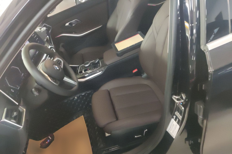 宝马3系 2023款 325Li M运动套装中控内饰19