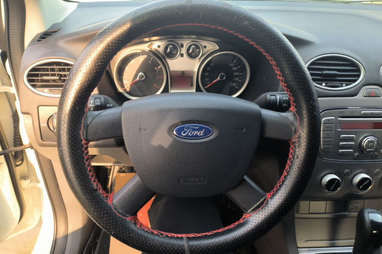 福特 福克斯 2013款 两厢经典 1.8L 自动基本型中控内饰13