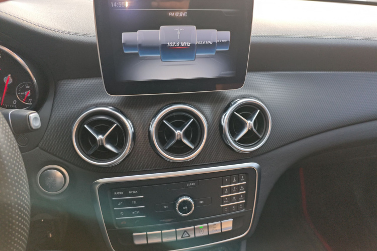 奔驰GLA 2018款 GLA 200 时尚型局部细节16