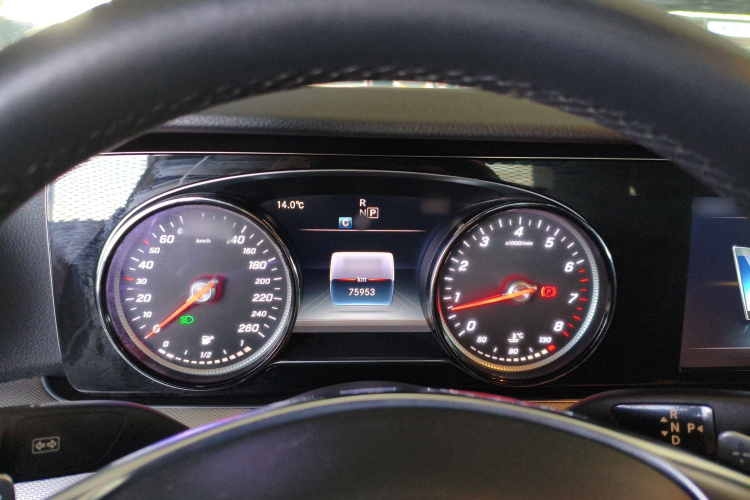 奔驰E级 2017款 E 200 运动型局部细节14