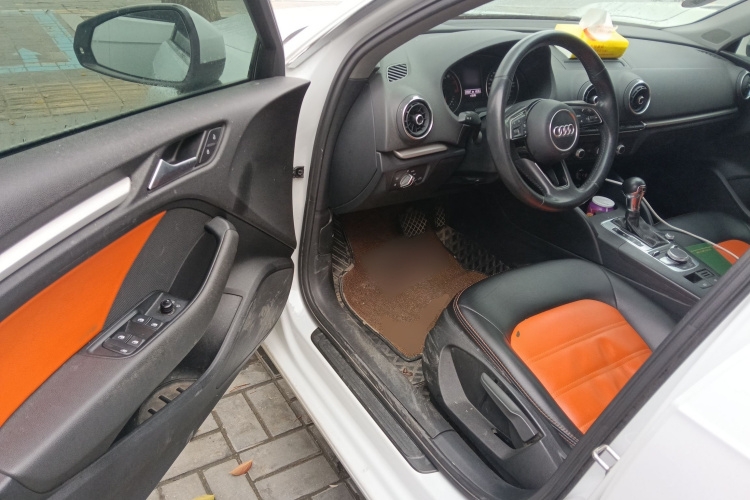 奥迪A3 2019款 Sportback 35 TFSI 进取型 国VI中控内饰7003