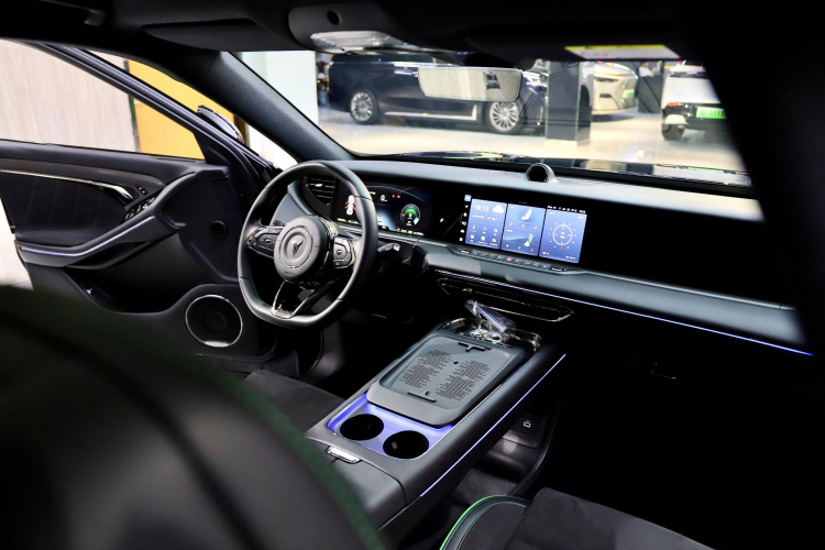 岚图汽车 岚图FREE 2025款 318 318km 后驱环游版中控内饰7005