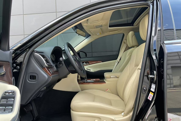 丰田 皇冠 2015款 2.0T 时尚版中控内饰7002