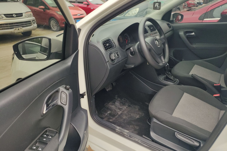 大众 Polo 2016款 1.4L 自动风尚型中控内饰20