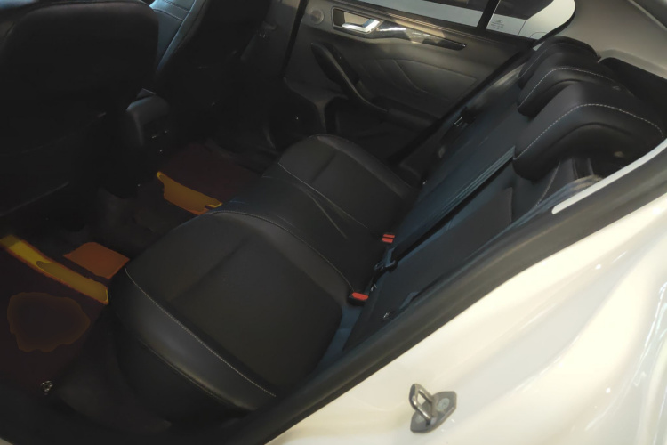 福特 福克斯 2021款 两厢 EcoBoost 180 自动锋潮型中控内饰21