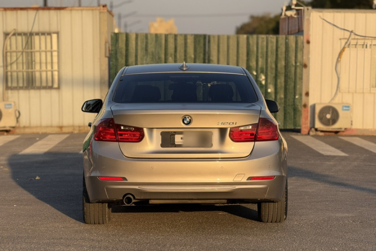 宝马3系 2014款 320i 时尚型车身外观6003