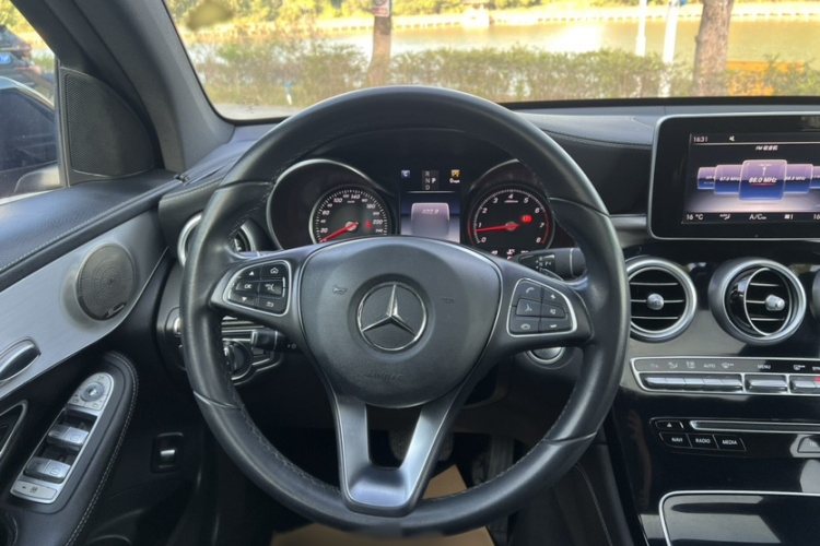 奔驰GLC轿跑 2017款 GLC 200 4MATIC 轿跑SUV局部细节13