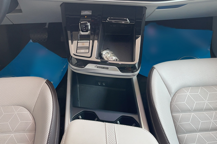 大众 揽境 2022款 380TSI 四驱豪华佳境版Pro 7座中控内饰7004