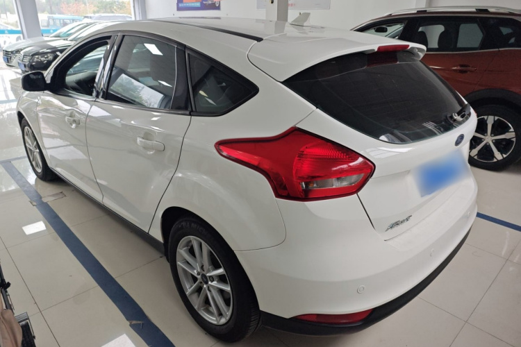 福特 福克斯 2018款 两厢经典 1.6L 自动风尚型智行版车身外观6003