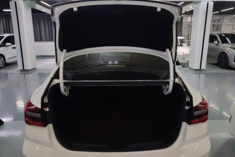 福特 福睿斯 2021款 1.5L 自动钻石版机舱底盘23