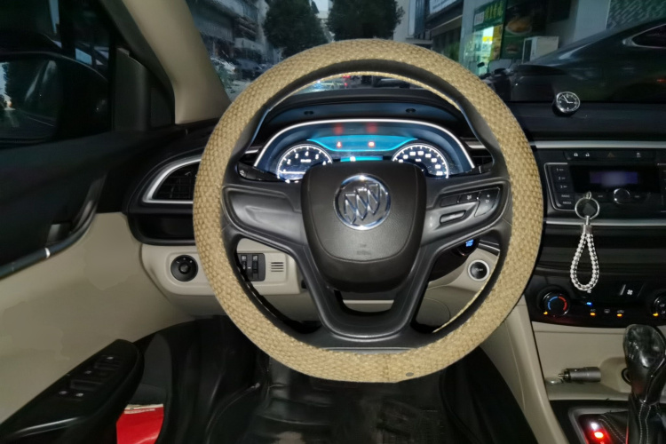 别克 英朗 2015款 18T 双离合精英型中控内饰13