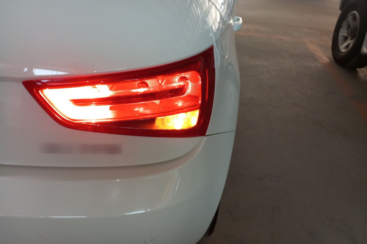 奥迪A1 2014款 30 TFSI Sportback时尚型车身外观9