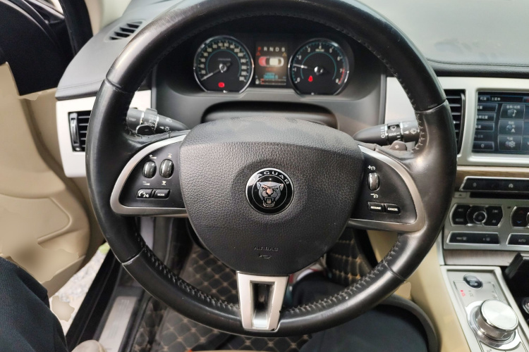 捷豹XF 2014款 XF 2.0T 风华版中控内饰13