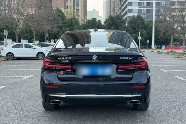 宝马5系 2021款 改款 530Li 领先型 豪华套装车身外观6006