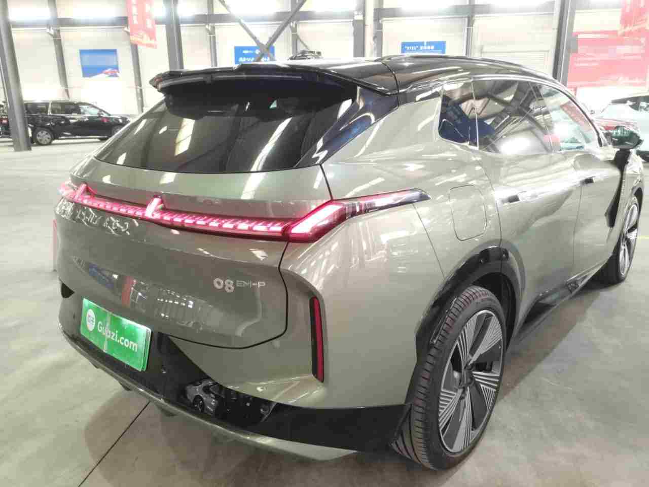 车辆右后45度外观展示
