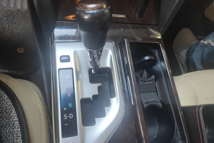 丰田 凯美瑞 2015款 2.0G 领先版局部细节18