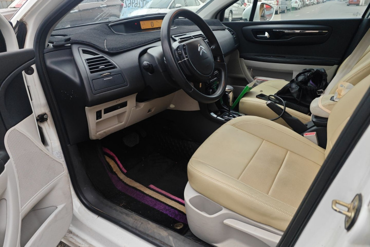 雪铁龙 世嘉 2013款 三厢 1.6L 自动品尚型中控内饰20