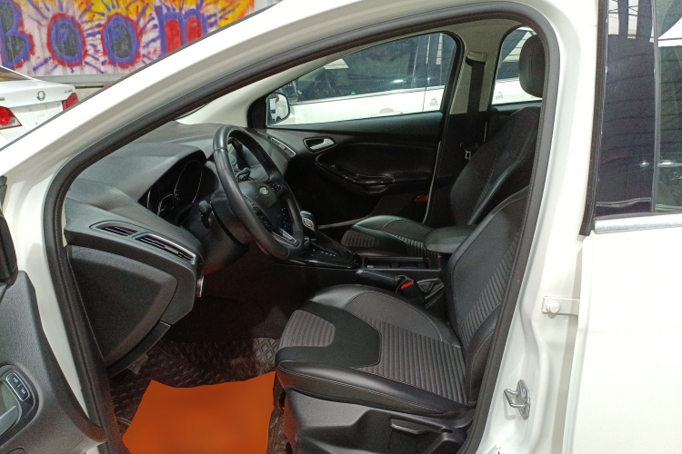 福特 福克斯 2018款 两厢经典 EcoBoost 180 自动精英型局部细节19