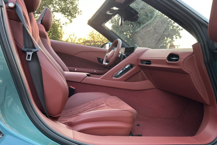 名爵 MG Cyberster 2026款 520km 传奇四驱版中控内饰7007