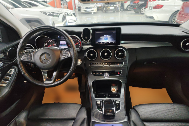 奔驰C级 2016款 C 200 L 4MATIC 运动版中控内饰7002