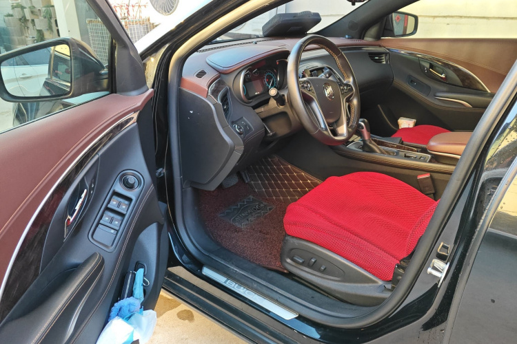 别克 君越 2013款 2.4L SIDI精英舒适型中控内饰20