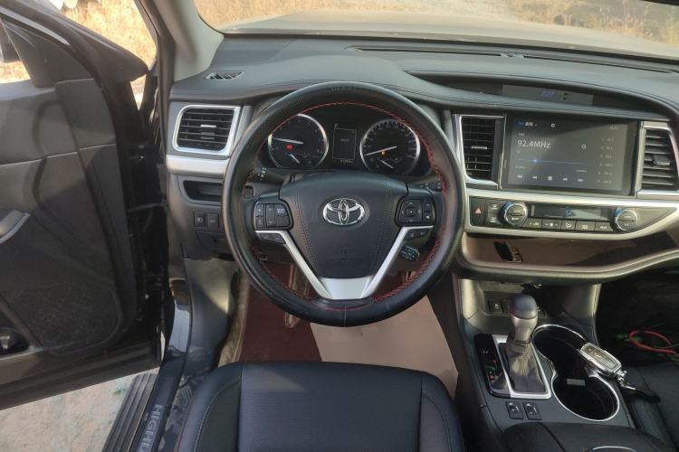 丰田 汉兰达 2021款 2.0T 四驱尊贵版 7座中控内饰13