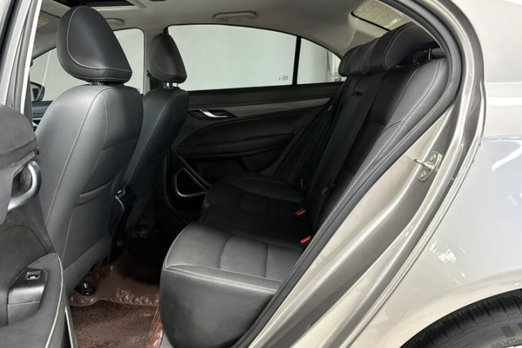 吉利汽车 帝豪 2021款 UP 1.5L CVT豪华型中控内饰7012