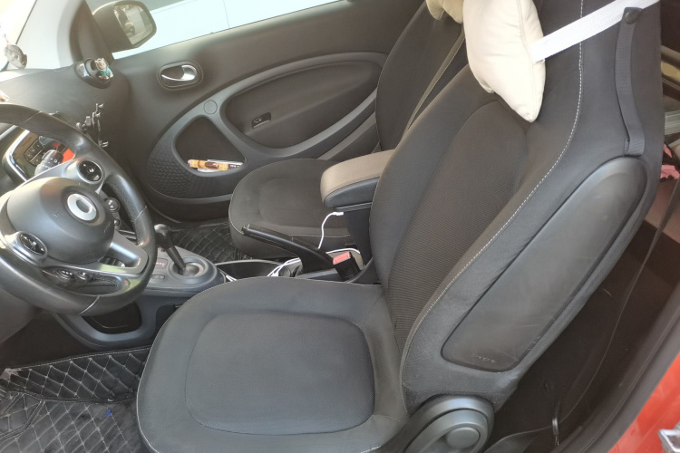smart fortwo 2015款 1.0L 52千瓦硬顶激情版中控内饰19