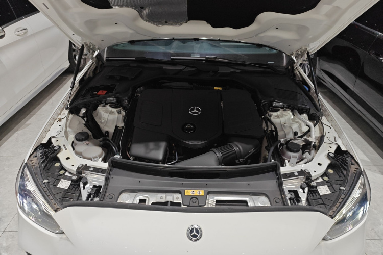 奔驰C级 2022款 C 260 L 运动版机舱底盘24