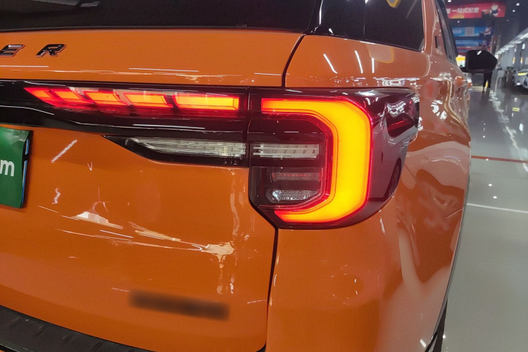 福特 探险者 2023款 EcoBoost 285 昆仑巅峰版 7座车身外观9