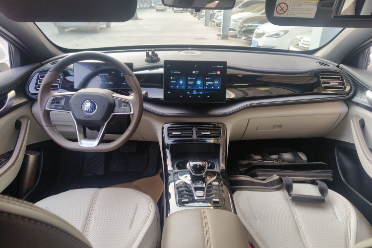 比亚迪 秦PLUS 2024款 荣耀版 DM-i 55KM领先型中控内饰7002